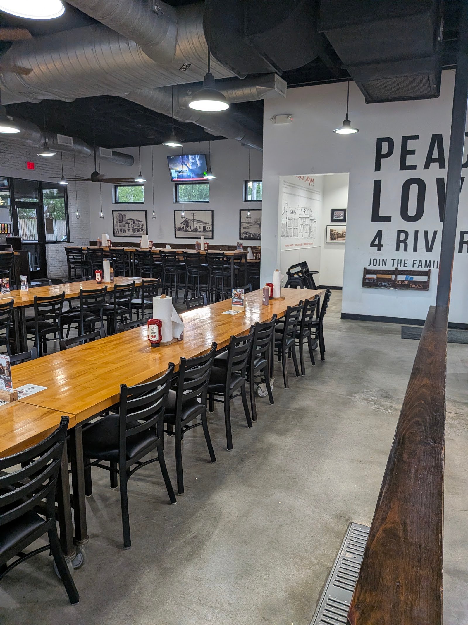 4 Rivers Smokehouse