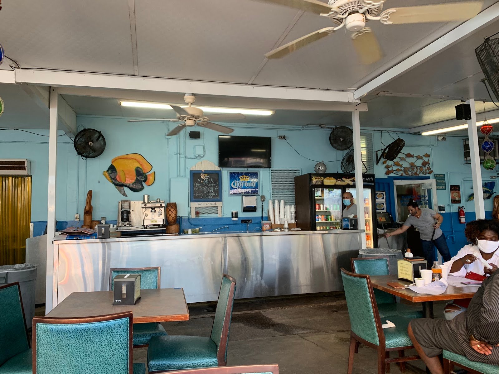 Heads Or Tails Seafood Fish Market & Restaurant