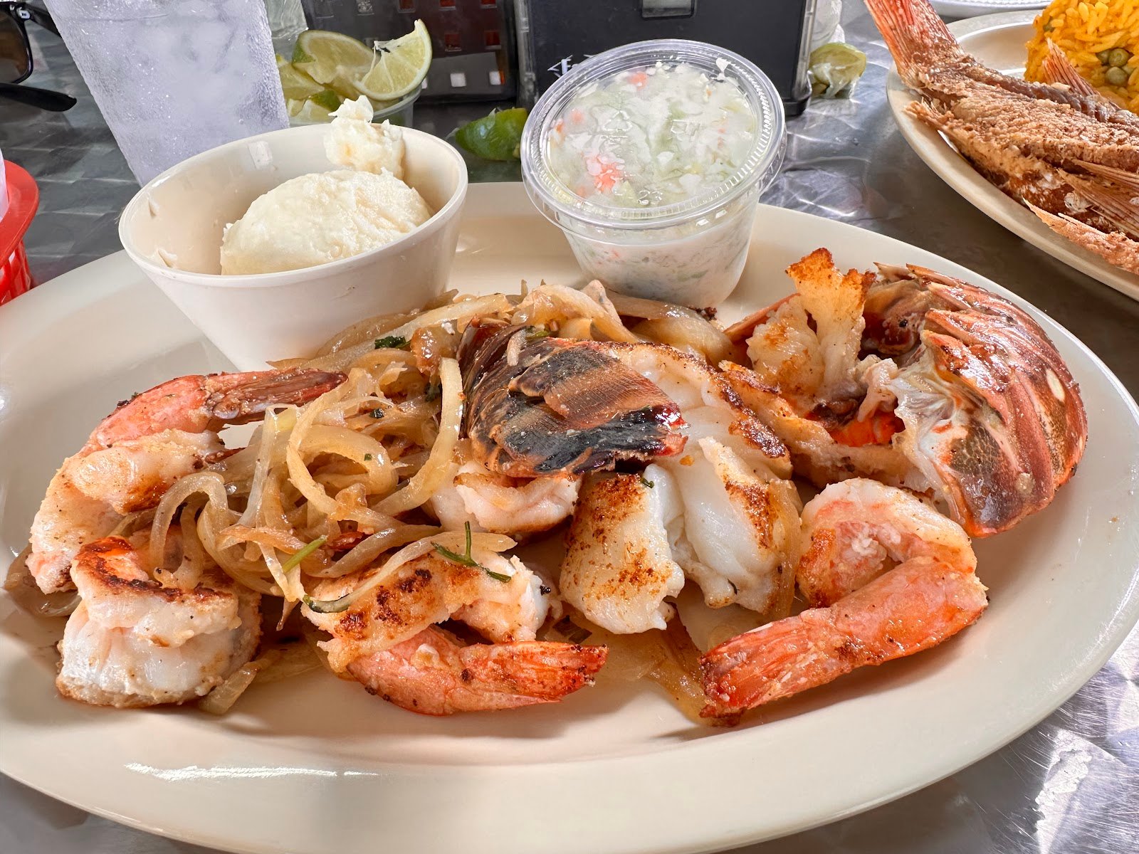 @headsortailsseafood_