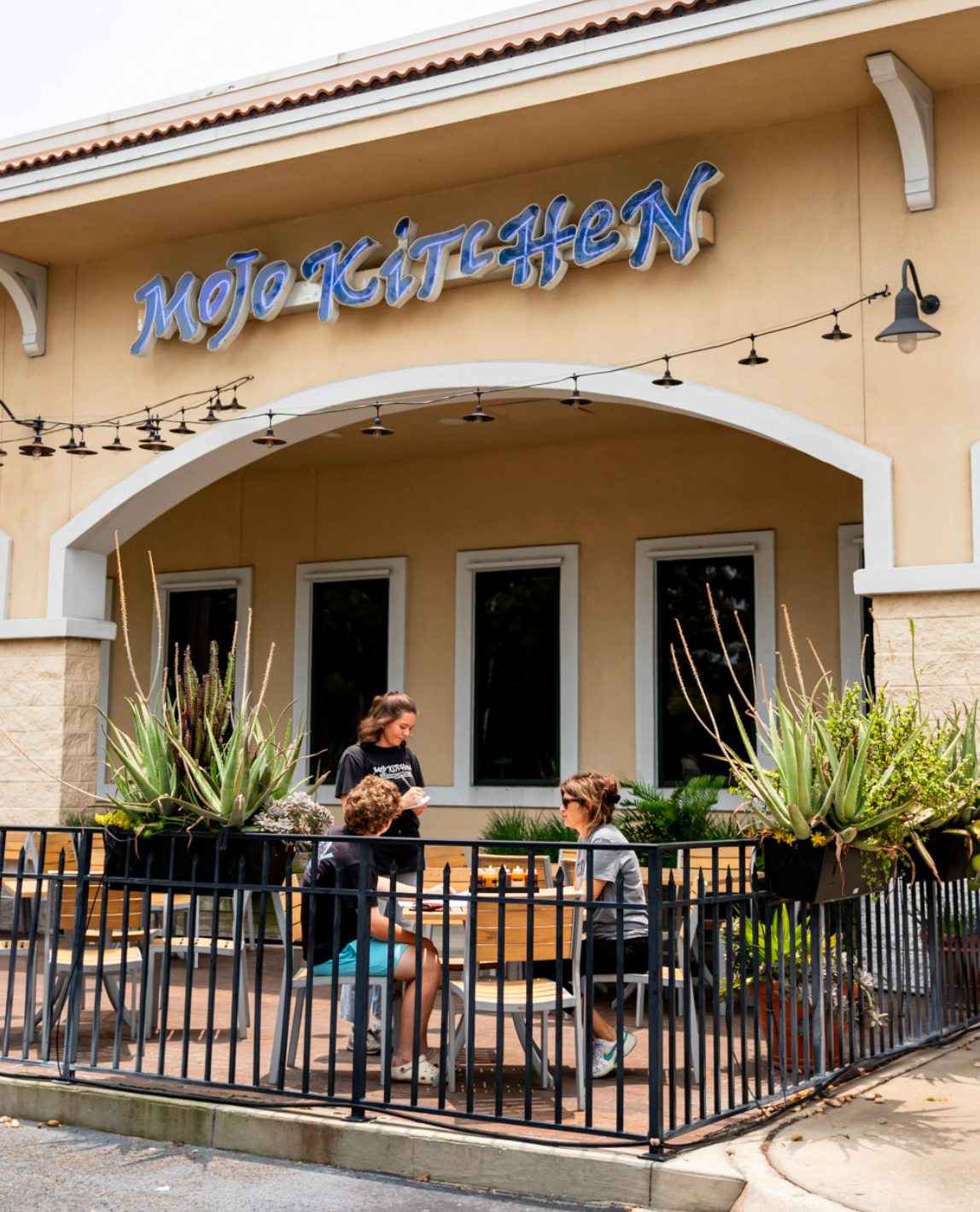 Mojo Kitchen, BBQ Pit & Blues Bar